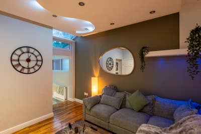 Large Premium Room by city center  Main Photo