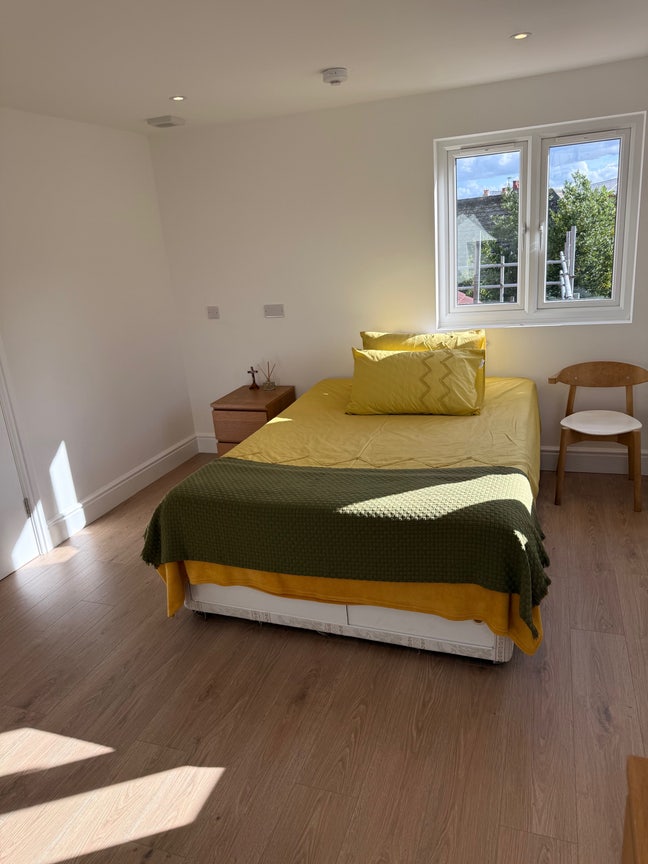 LARGE EN-SUITE  Main Photo
