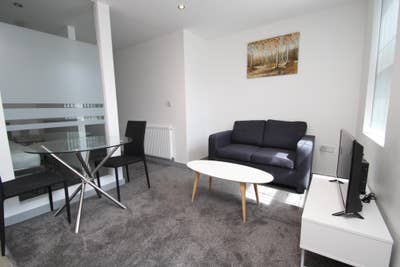1 Bed Apt, Hull City Centre, Bills Inc — 205FC Main Photo