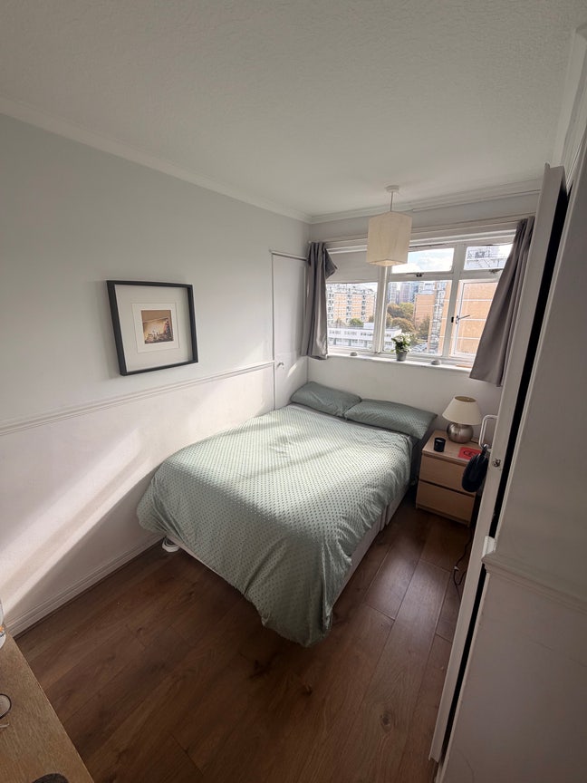 Bright Double room in Pimlico - short term  Main Photo