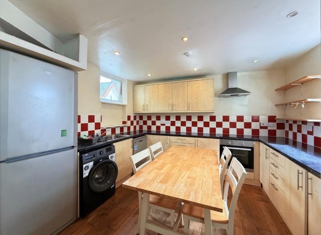 Room Available in Bangor – All Bills Included Main Photo
