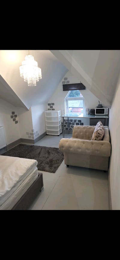 Lovely big double room. Main Photo