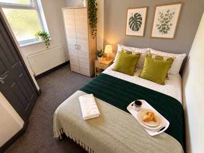Modern En-Suite Room Available – Dodworth Road Main Photo