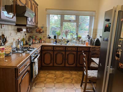 Room available in 5-bedroom house on Iffley Road Main Photo