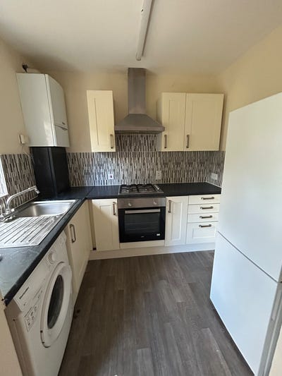 Enfield*1 Double Bedroom Garden Flat*** Main Photo