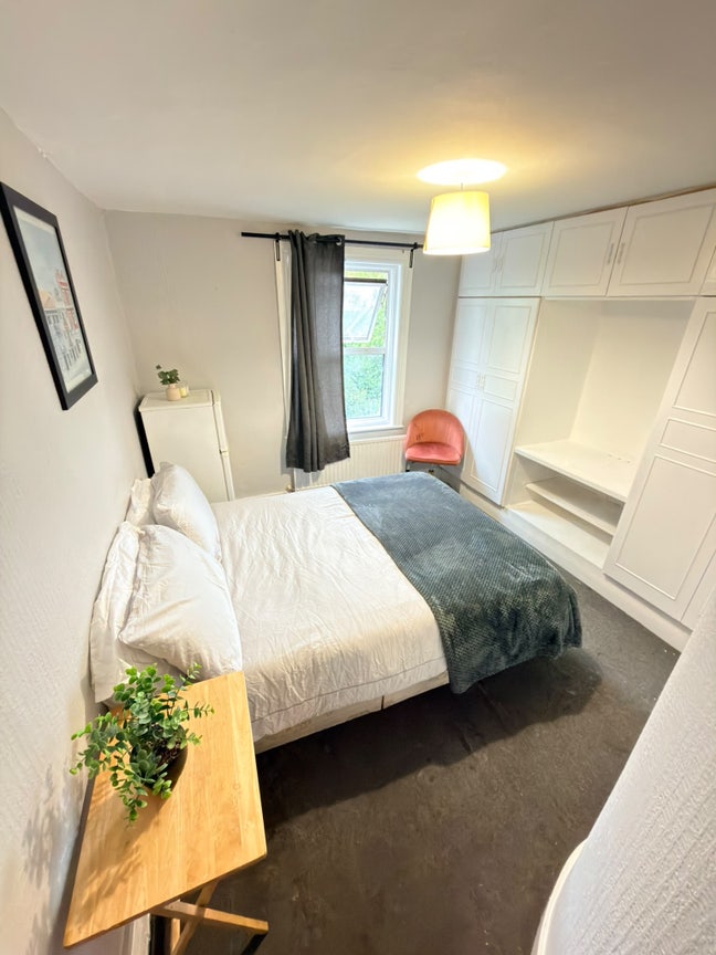 ✨🛏️ Double for Single Use to Let in -Harringay  Main Photo