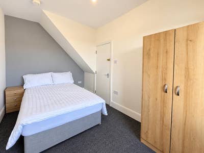 Double Room Available - Sheffield Road Main Photo