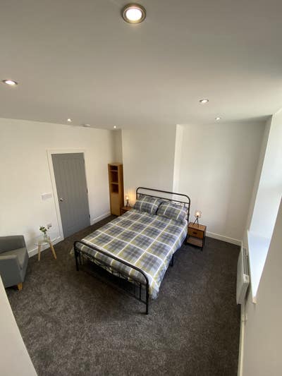 Double en-suite room in  newly renovated property  Main Photo