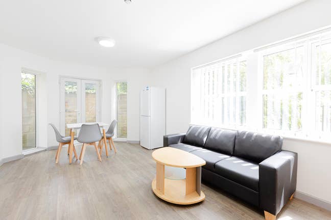 Furnished 2–7-bedroom flatshares bills included Main Photo
