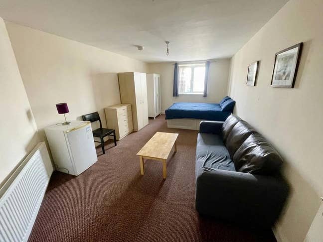  MASSIVE Room for Couples - Modern Flat in E1 Main Photo