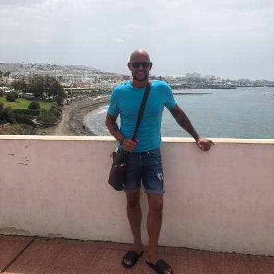 Professional Male seeks a single or double room Main Photo