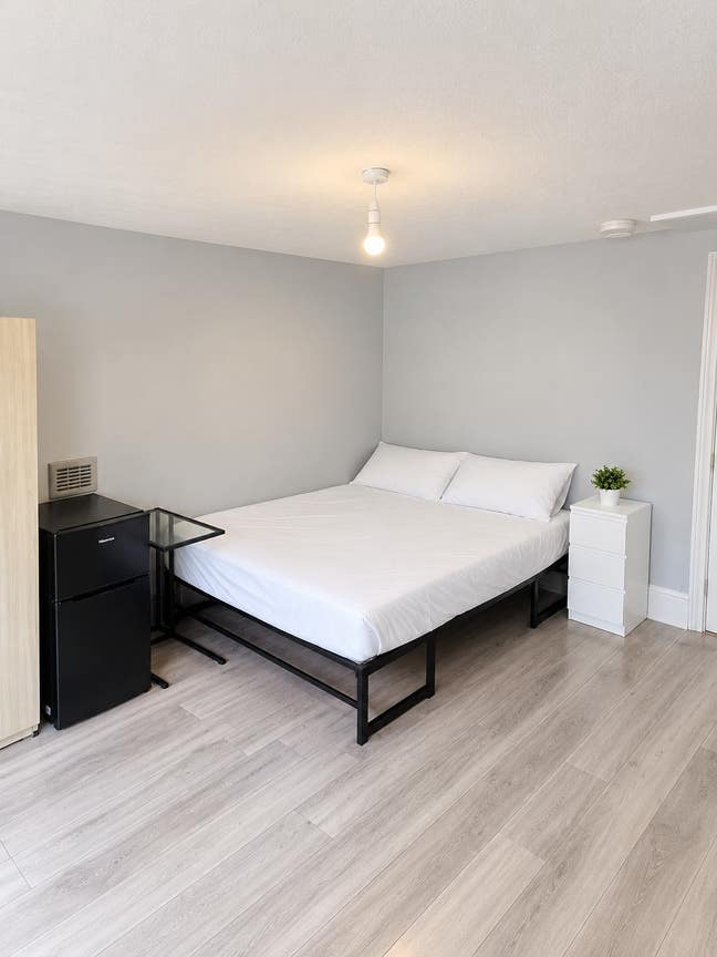 Stamford Hill Large Double For 1 person|0 Deposit Main Photo