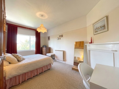 Living Room and Garden , Double Room Cricklewood  Main Photo