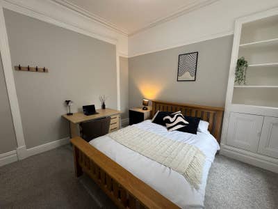Recently refurbished rooms / All Bills Included  Main Photo