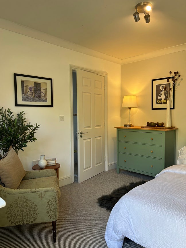 Spacious and peaceful Mon-Fri Garden Suite Main Photo