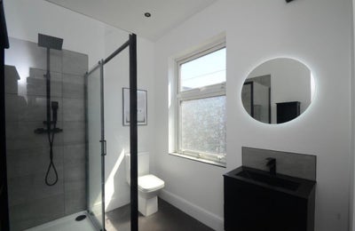  Bedroom Available in 4-Bed Student House Share Main Photo