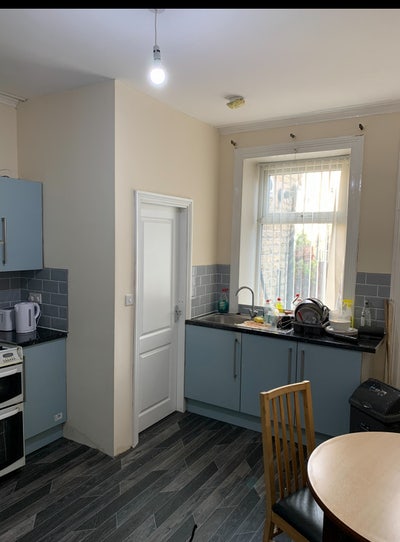 Stunning Room for Rent BD7 Furnished  Main Photo