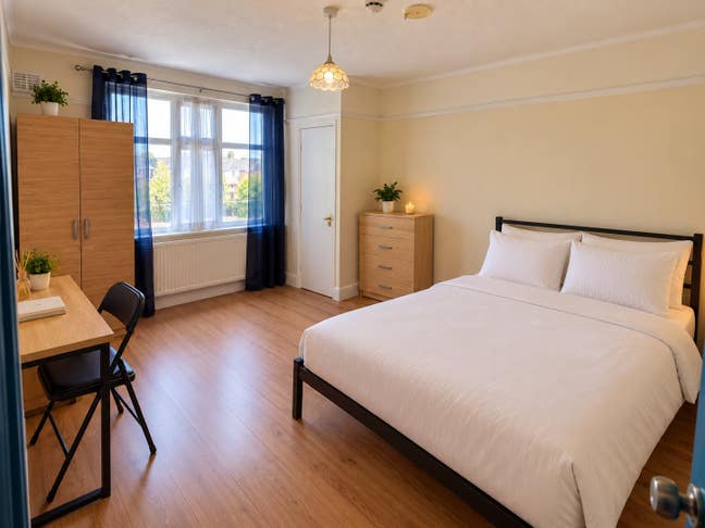 All New Furnished Rooms, Parking, Close To Station Main Photo