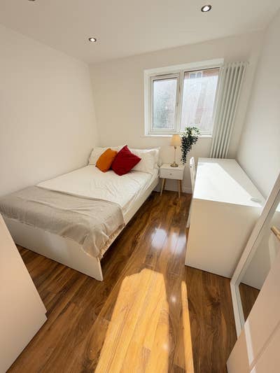 New-Modern Ensuite Available Now! Canary Wharf Main Photo