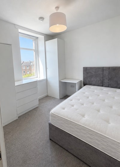 Room to rent in Modern 3- Bed Flat- Furnished  Main Photo