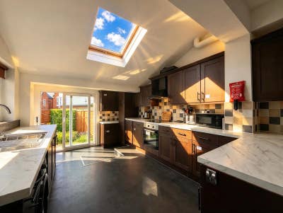 🏡 Large room in friendly house-share 🏡 Main Photo