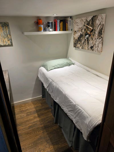 Charming En-suite Bedsit available  Main Photo