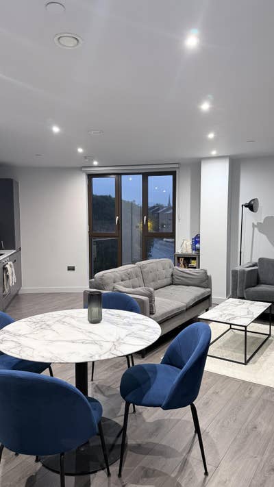 Female flatmate wanted in 2 bed apartment. Main Photo