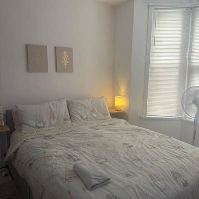 Leytonstone Studio | Separate Kitchen | Bills Inc Main Photo