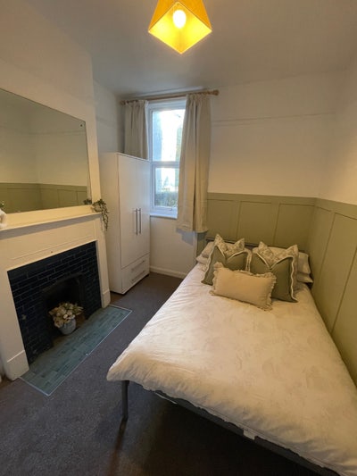 Newly Refurbished Double Room - Bernard Road Main Photo