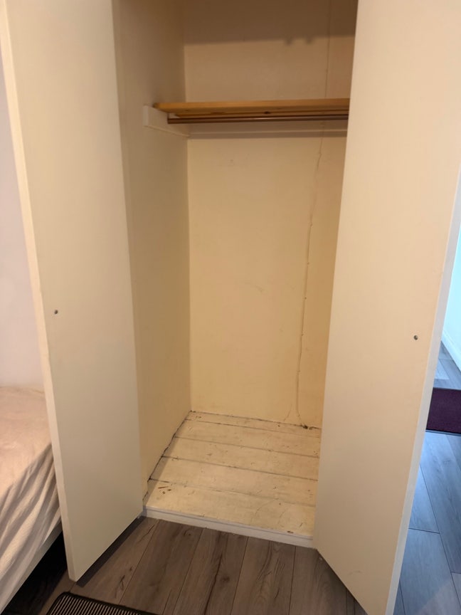 Beautiful Twin Room in Town Centre Crawley  Main Photo
