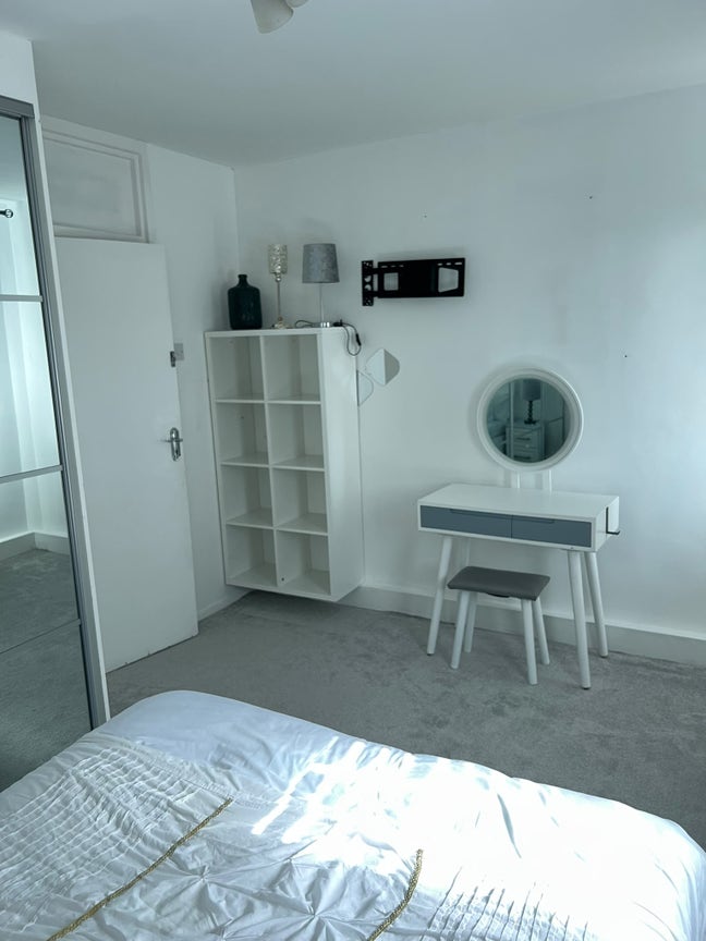 Lovely & Bright Double room in West-Kensington Z1 Main Photo