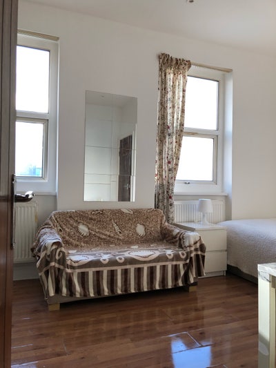 *STUDIO in Kilburn High Road, NW6 Main Photo