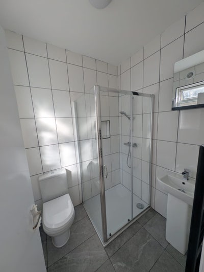 En Suite Large Room | South Tottenham  Main Photo