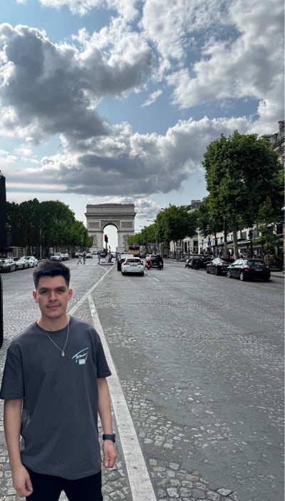 Professional Male seeks a single or double room Main Photo