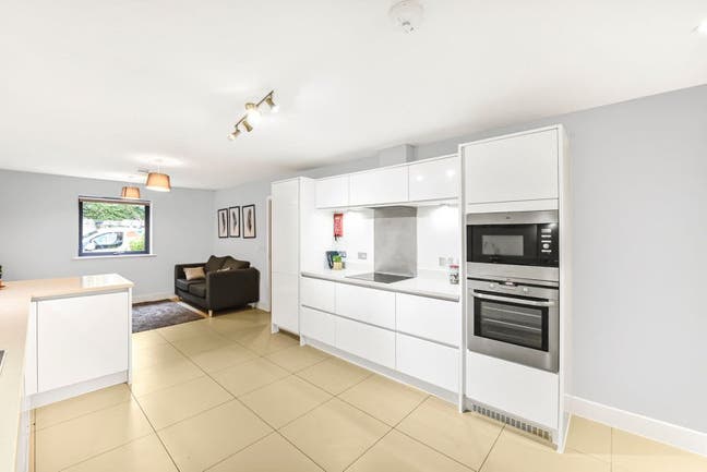Modern double room / Ealing broadway  Main Photo