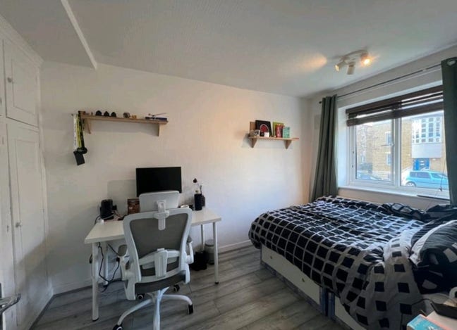 Spacious room with a garden Main Photo