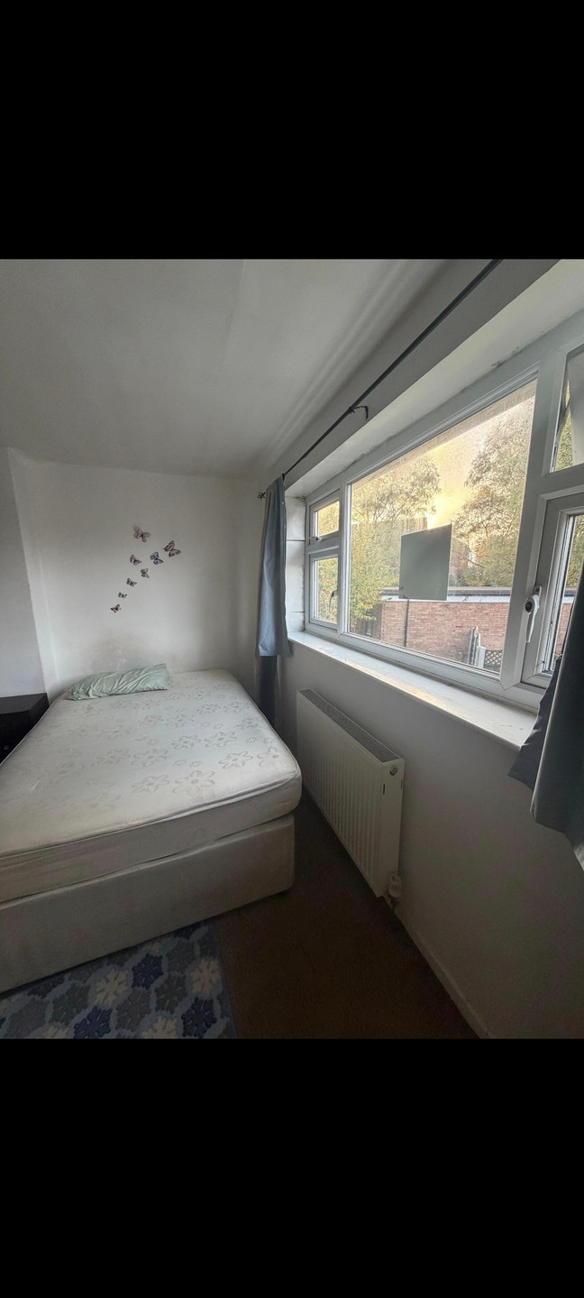 King size Double Bedroom – Salford (Available from Main Photo