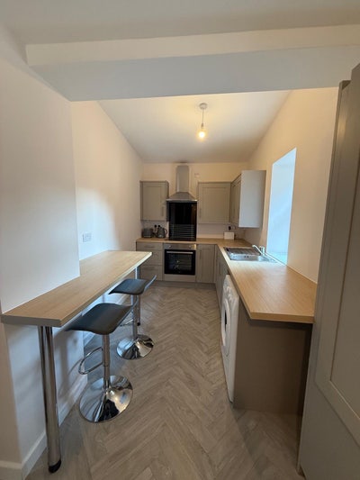 🏡5-Bed HMO | Town Centre Location | En-Suite Rooms Main Photo