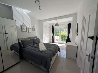 🏡✨ One Beautiful Rooms Available - Beside Rvh Main Photo