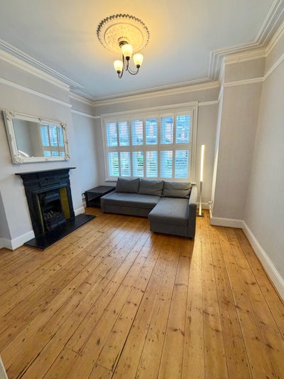 Very large & beautiful 1-bedroom flat  Main Photo