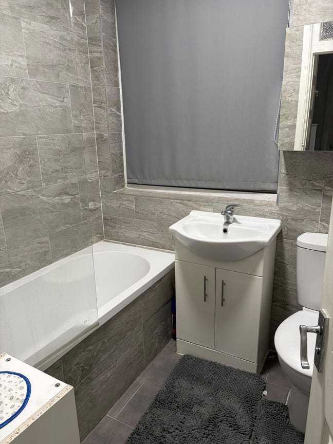 Furnished double room Ensuite Main Photo