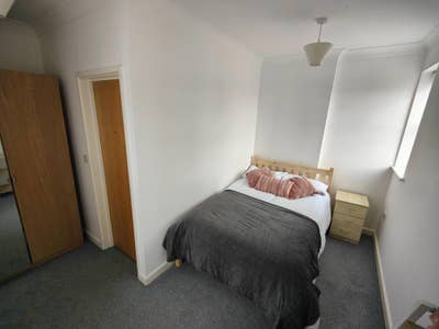 1/2 Price Deposit & Only 2 Weeks Upfront Rent!! Main Photo