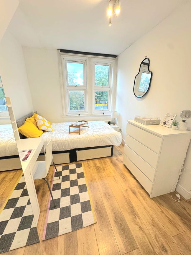 ✨Modern Room in a Welcoming Houseshare NW10 ✨ Main Photo