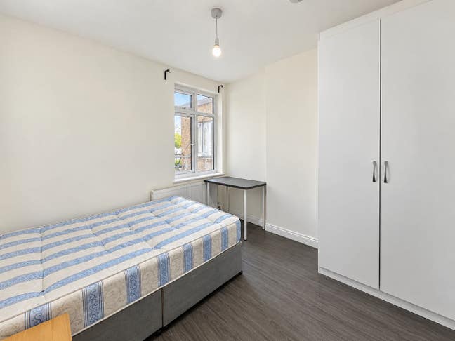 Double room - 2 minute walk to Kenton Station Main Photo