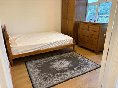 🏡 **Furnished Double Room to Rent in RM1 Main Photo