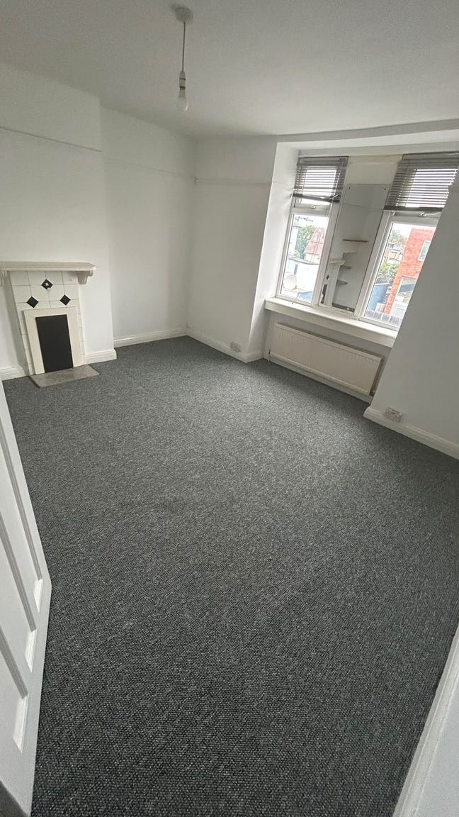 Spacious 3-Bedroom Flat to Rent – Walton Road, KT8 Main Photo