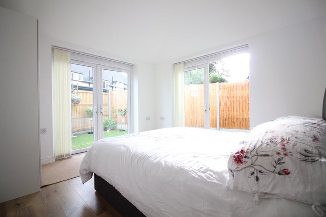 Large Garden Ensuite Room Twickenham Main Photo
