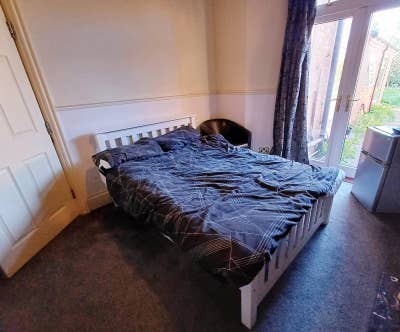 2 rooms available in cosy house B23 6QB Main Photo