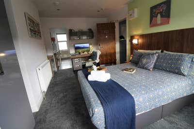 Victoria House Studio Apartments, Parking Main Photo