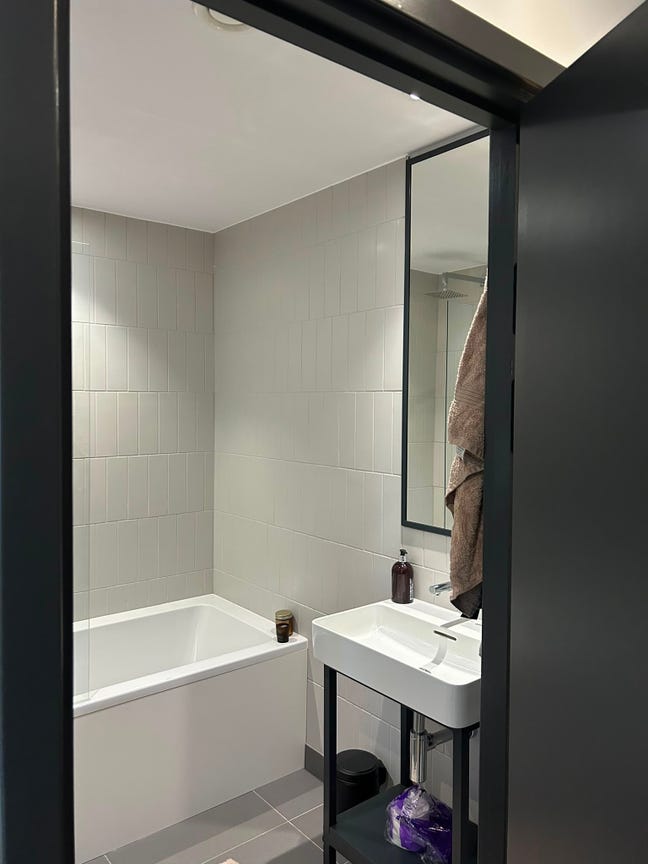 Mon - Fri only, 1 bed en-suite Main Photo